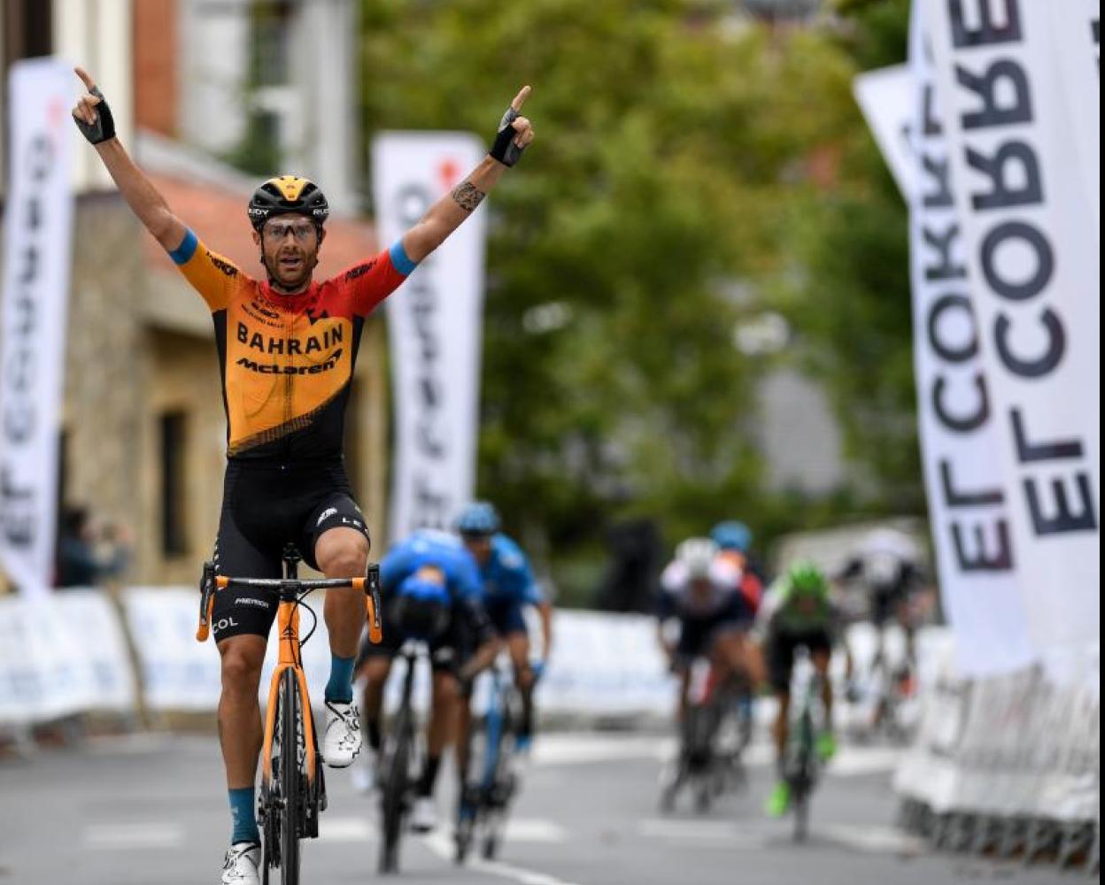 Damiano Caruso recibe el premio a su trabajo en el Circuito de